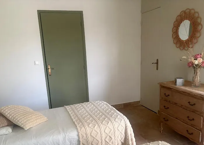 Domaine De Prefaissal Guest house